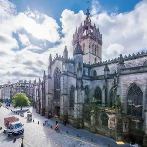 Festival Lets Apartment Edinburgh