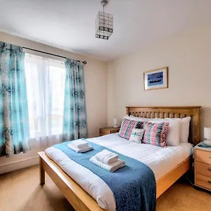 Guestready - Bright Spacious 2bdr Flat Apartment Edinburgh
